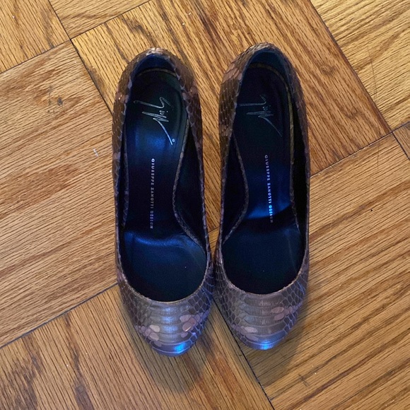 Giuseppe Zanotti bronze snakeskin heels, size 39 - Picture 2 of 11